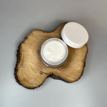 Load and play video in Gallery viewer, Anti ageing moisturizing face cream
